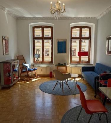 Stilvolle Moderne unter hohen Decken