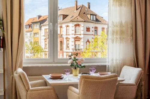 Stilvolles City-Apartment mit Balkon & Parkplatz, Nähe Frankfurt