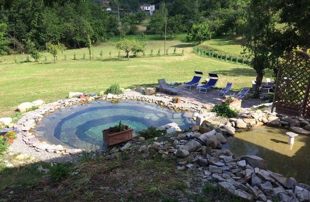 Stone Cottage, Private Grounds, Natural Pool, Near Everything