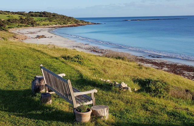 Stone eco-friendly villa, beachfront acreage. Penguins, koalas