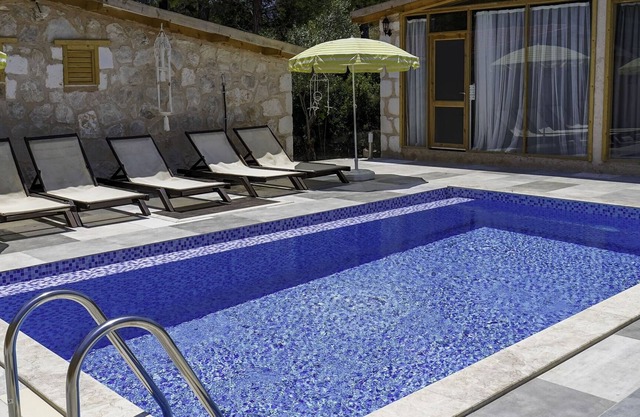 Stone Flat w Pool and Garden in Antalya
