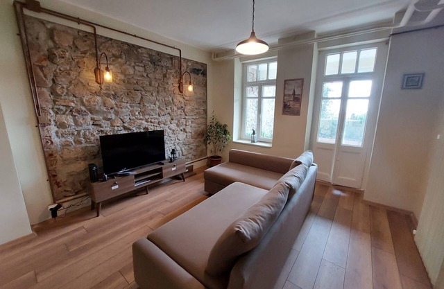 Stone Garden Apartment in the Heart of the City