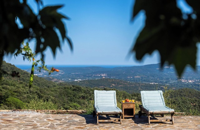 Stone House with Heated Pool, Sauna, Tennis Court. 20 Min. from Saint-Tropez