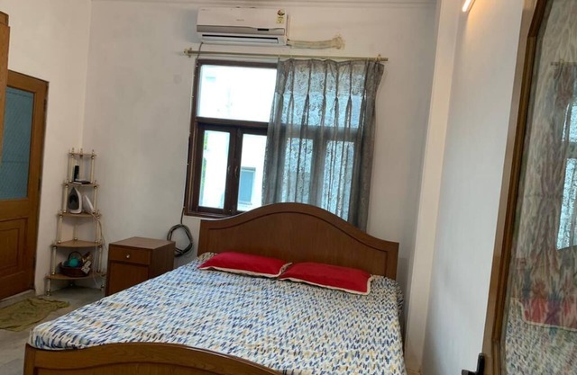 Stone's throw from Humayun Tomb! Home near Train station and in Central Delhi