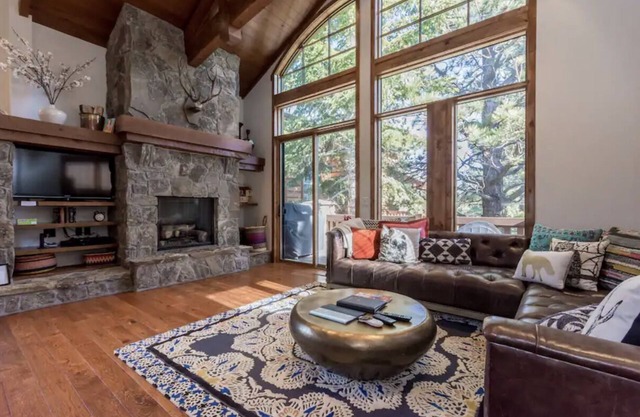 Stonegate #8 - Ultimate Luxury. Walk to The Village