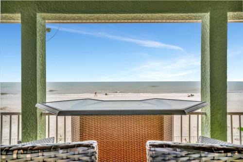Stones Throw Beachfront Premier Suite #4 VIEWS