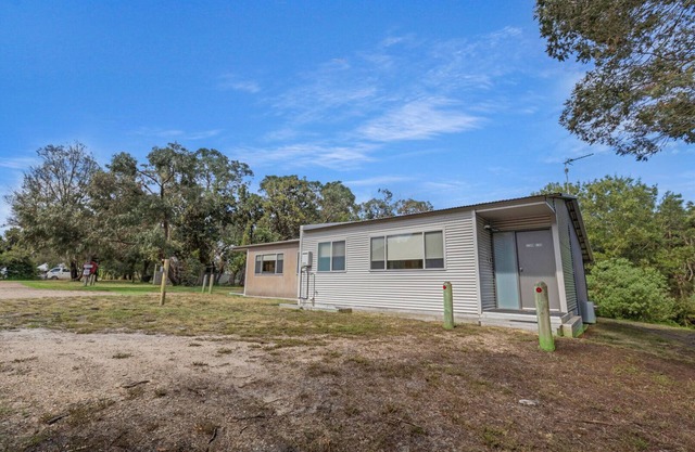 Stormbird - Waterfront Retreat: Secluded lodges perfect for nature lovers