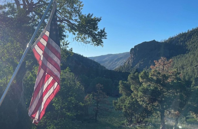 Storybook Cabin - Private Stream, Incredible Canyon View, Starlink Internet