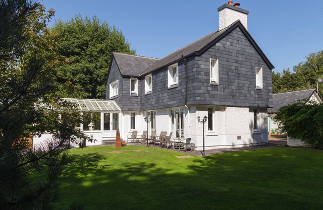Stovell - a holiday cottage that sleeps 8 guests in 5 bedrooms