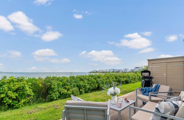 Strandgut - 2 Terrassen, Grill, 1. Reihe am Wasser, Saune, Dusche, E-ladesäule