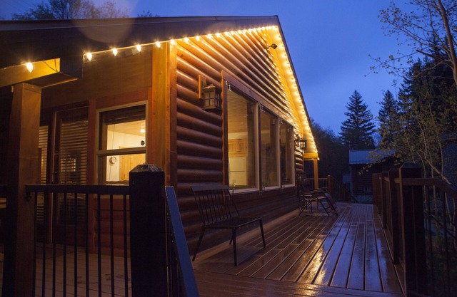 Streamside 2 bd Cabin w/hot tub at Sundance.