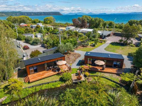 Streamside Fern Cabin - Waitahanui, Taupo