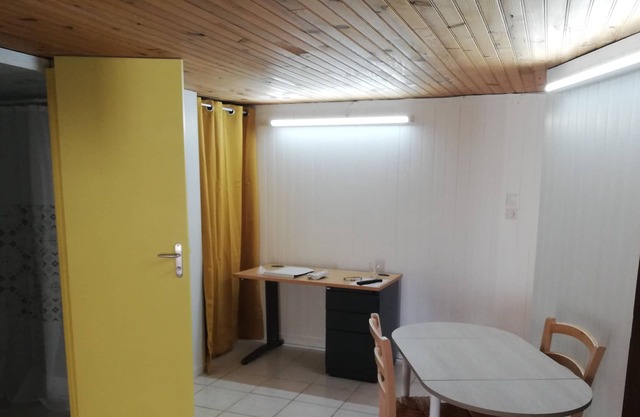 Studio 25m ² at the edge of the Loire 3 minutes from the Belleville power station