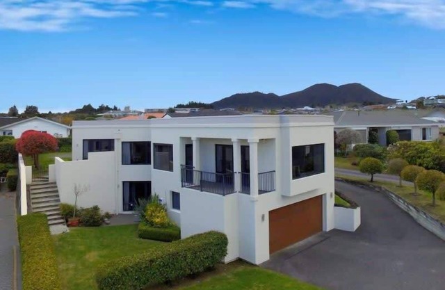 Studio 28 Deluxe King Unit