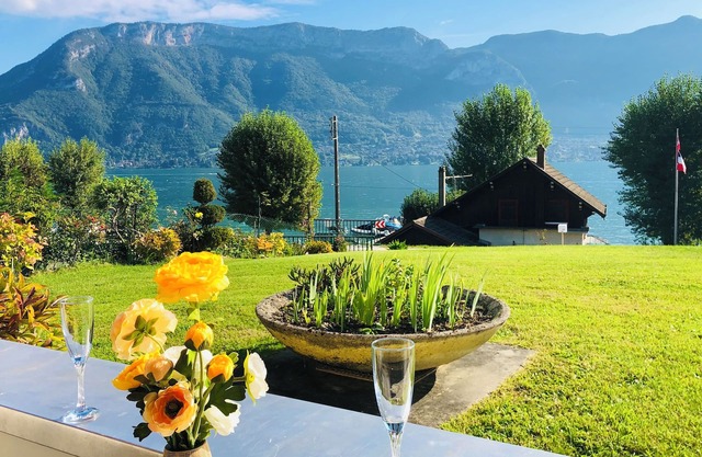 Studio 70 meters from Lake Annecy with terrace facing the lake