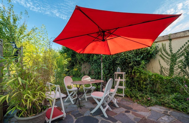 Studio Apartment 'Dans Maison Proche Gare' with Shared Terrace, Shared Garden and Wi-Fi