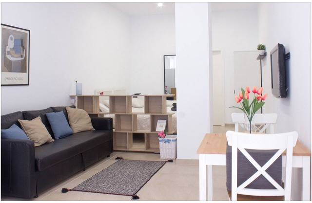 Studio-Apartment-Ensuite with Shower-Street View-Estación Centro Vialia 5