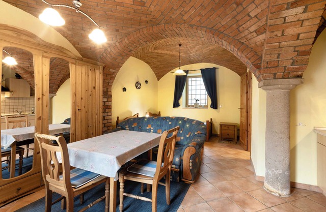 Studio Apartment 'Ferienwohnung Nr 2 Rose' with Shared Garden and Wi-Fi