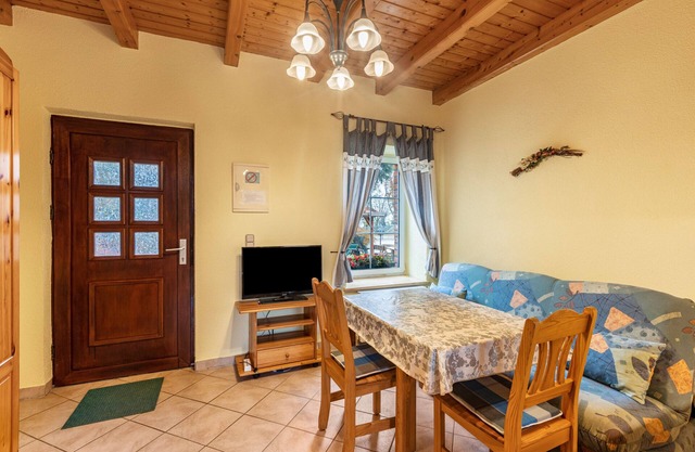 Studio Apartment 'Ferienwohnung Nr 4 Walnuss' with Shared Garden and Wi-Fi