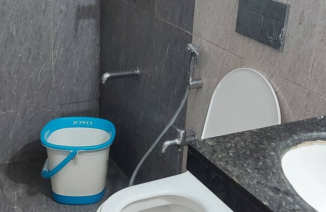 Studio Apartment in Kharadi. cozy apartment in enjoyable Pune with WiFi, AC