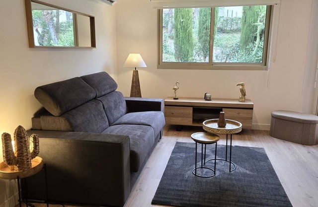 STUDIO APARTMENT IN MOUGINS