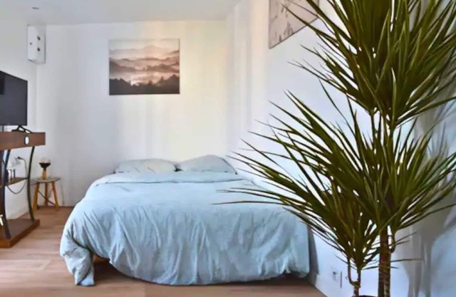 Studio Apartment "Lumineux - Annexe Cosy" with Private Terrace & Wi-Fi