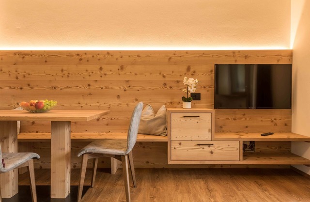 Studio Apartment "Mirko" with Balcony, Mountain View, Garden & Wi-Fi