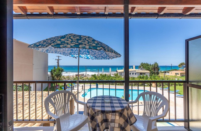Studio Apartment 'Mires House Front 1' with Sea View, Wi-Fi and Air Conditioning