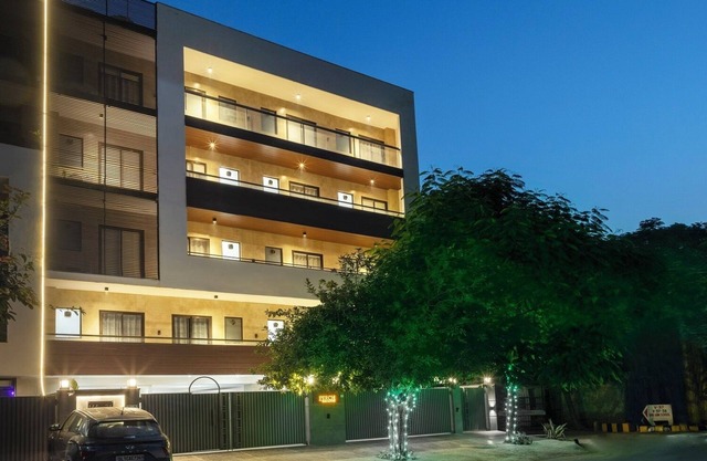 Studio Apartment with balcony near DLF Cyber City