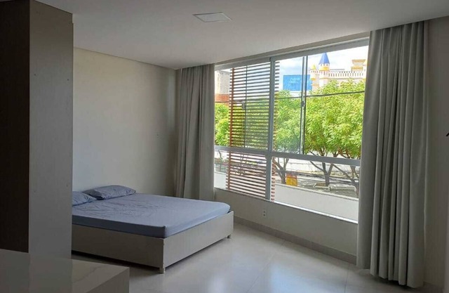 Studio in front of Prado Valadares General Hospital