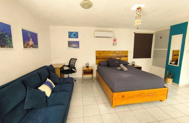 Studio comfy & equipped, 3 blocks to seawall and walking distance ferry & market
