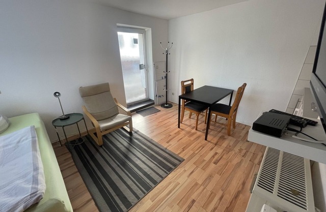 Studio-Budget-Private Bathroom-Street View-Studio 1 Bett EG