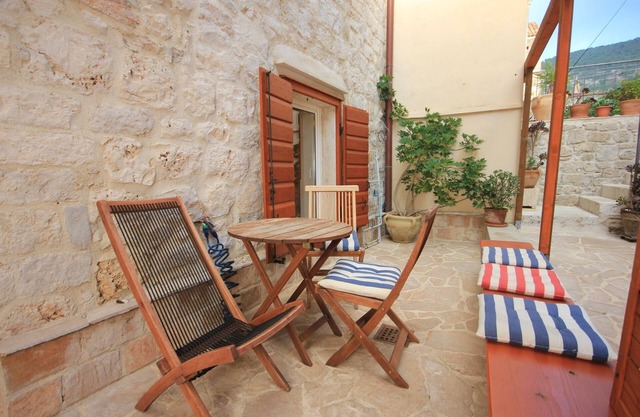 Studio flat near beach Komiža, Vis (AS-3035-f)