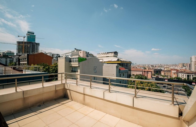 Studio Flat w Terrace and View 8 min to Torium