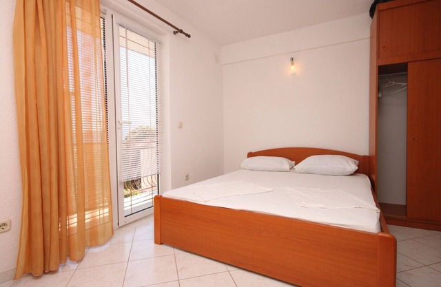 Studio flat with balcony and sea view Podaca, Makarska (AS-6745-e)