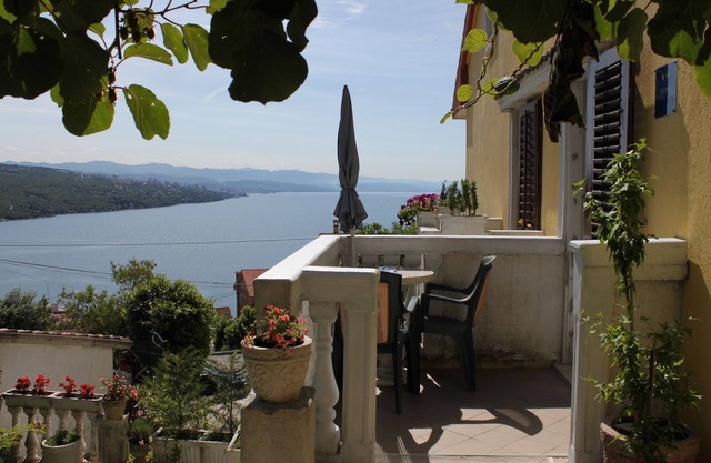 Studio flat with terrace and sea view Opatija - Volosko, Opatija (AS-7897-a)