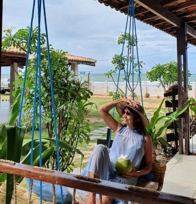 Studio pé na areia com 2 quartos, sala e cozinha