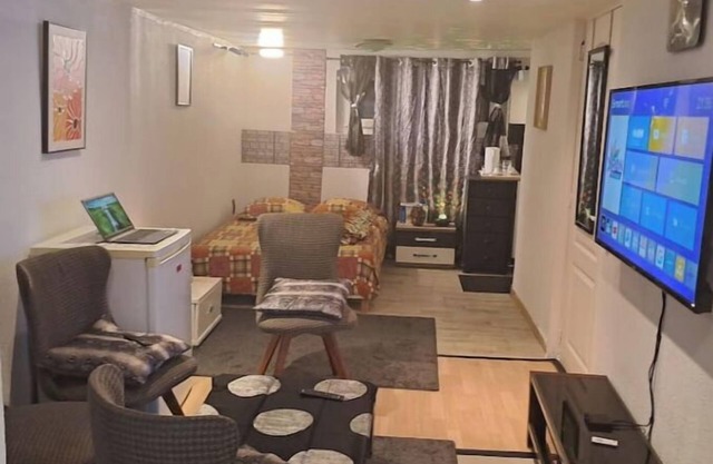 Studio - Private room with tv canal+
