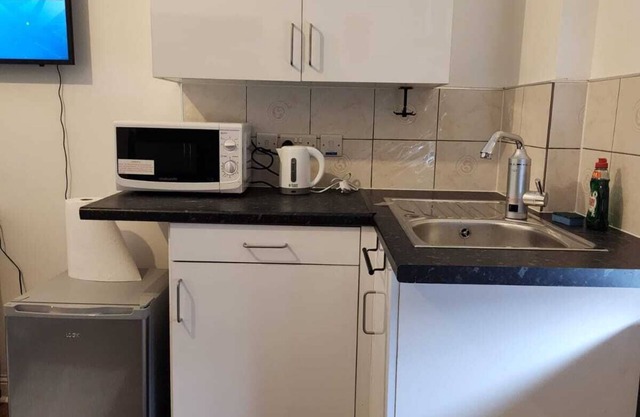 Studio - Sleeps 2 - Parking - Wifi