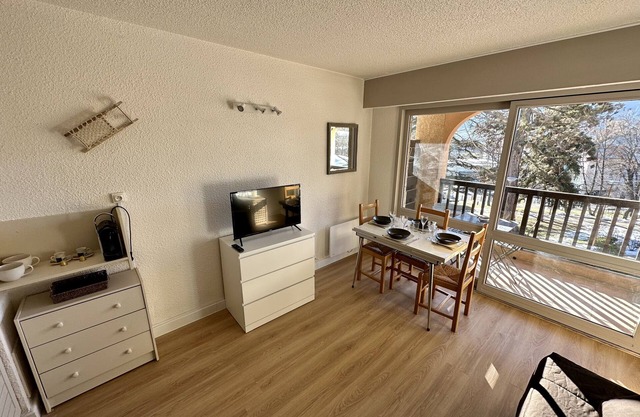 Studio south terrace mountain view