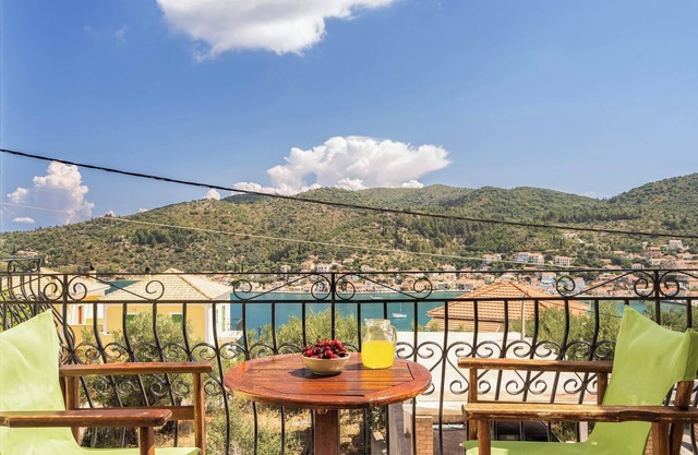 Studio 'Veronis 2' with Sea View, Shared Pool & Wi-Fi