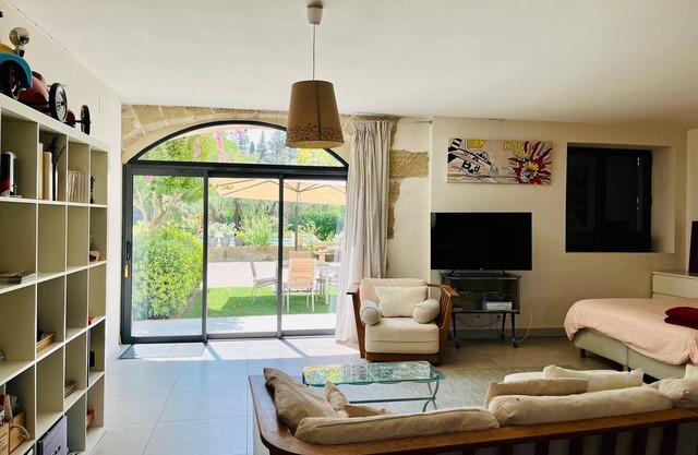 Studio with garden in the heart of Provence