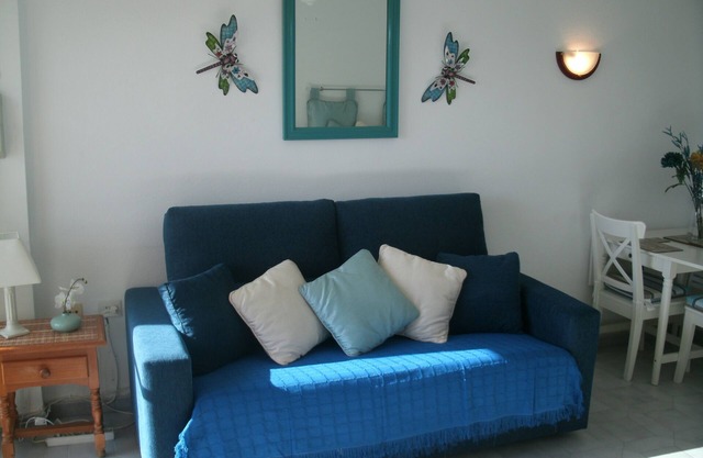 Studio With Pool, Garden And Sea Views