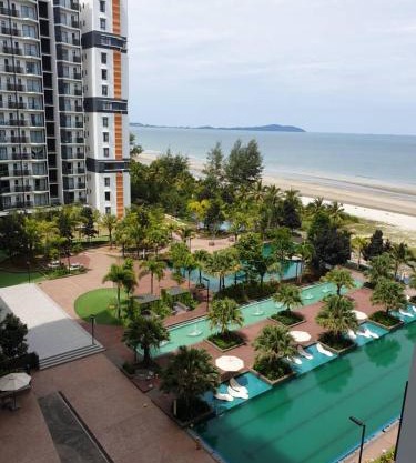 Studio with Privacy Balcony and NETFLIX at TimurBay Sea Front Residence