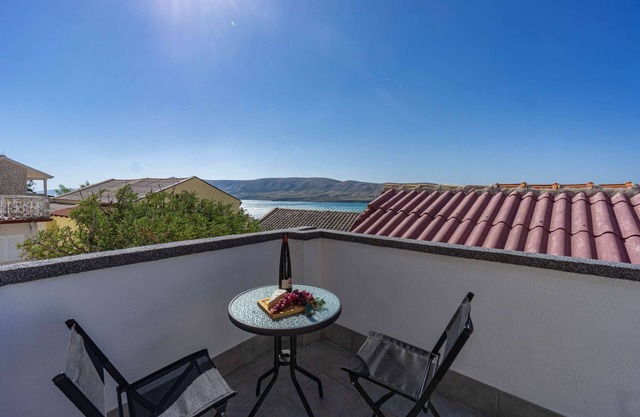 Studio with sea view and pool