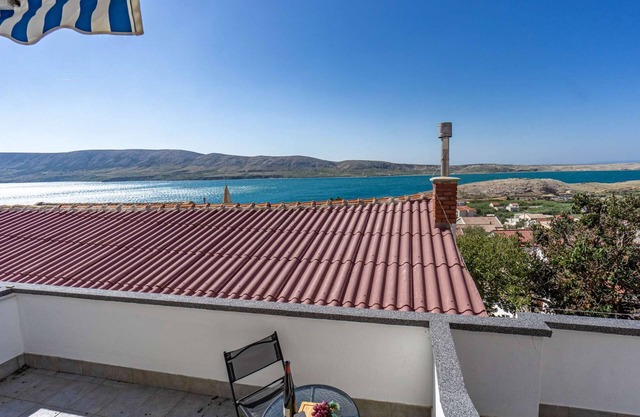 Studio with sea view and pool