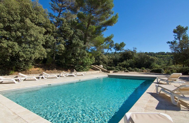 Stunning private villa for 12 guests with private pool, WIFI, TV, terrace and pets allowed