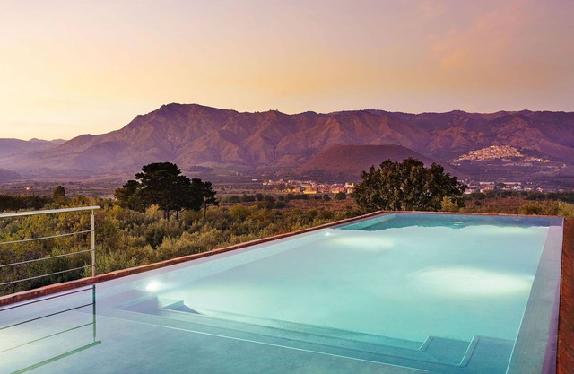 Stunning private villa for 8 guests with WIFI, private pool, A/C, TV, terrace and panoramic view