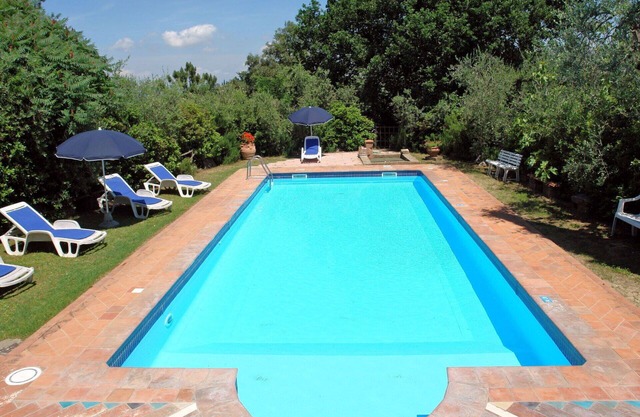 Stunning private villa for 9 people with private pool, WIFI, TV, patio and pets allowed