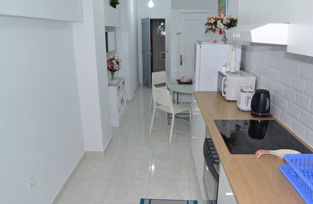 Stunning 2 Bedroom Apartment Fully Refurbished With Air-conditioning